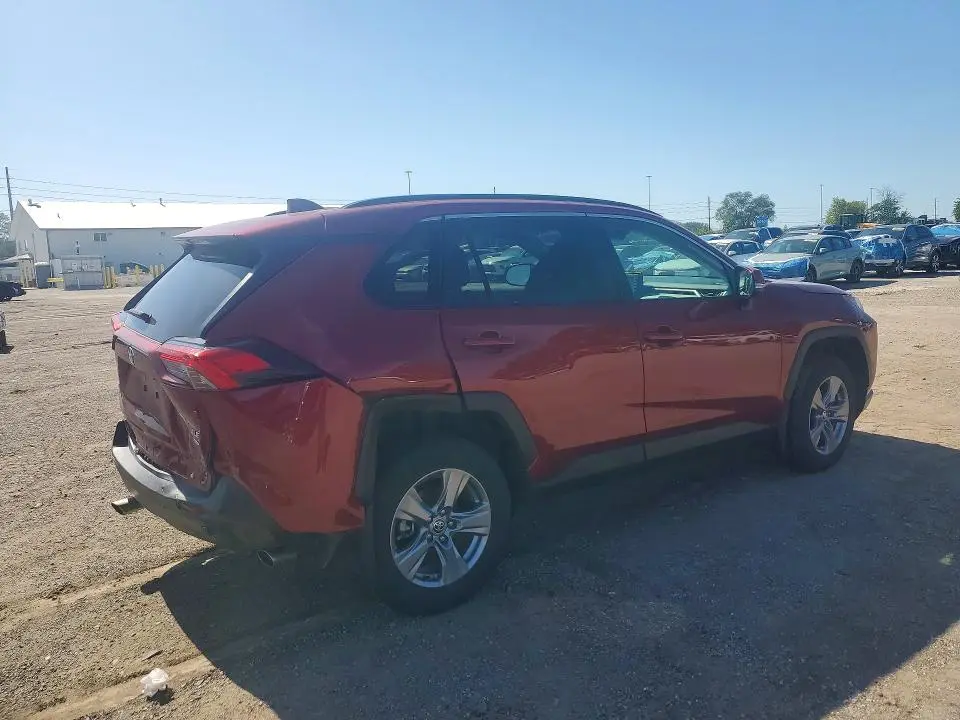 2022 TOYOTA RAV4 XLE  