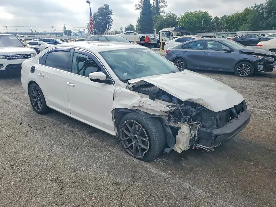 2013 VOLKSWAGEN PASSAT SE  