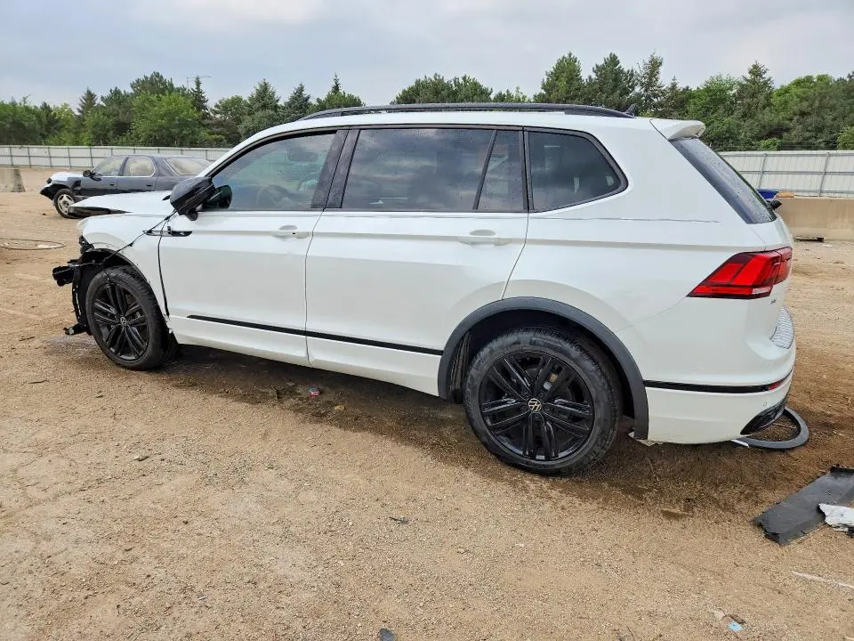2022 VOLKSWAGEN TIGUAN SE R-LINE BLACK  