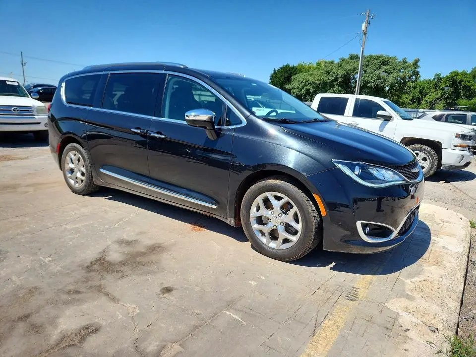 2019 CHRYSLER PACIFICA LIMITED  