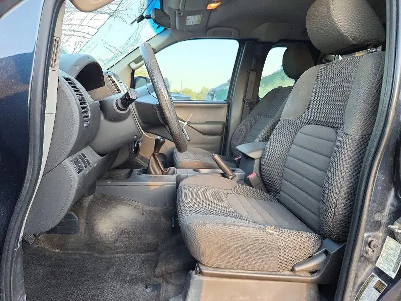 2017 NISSAN FRONTIER SV  