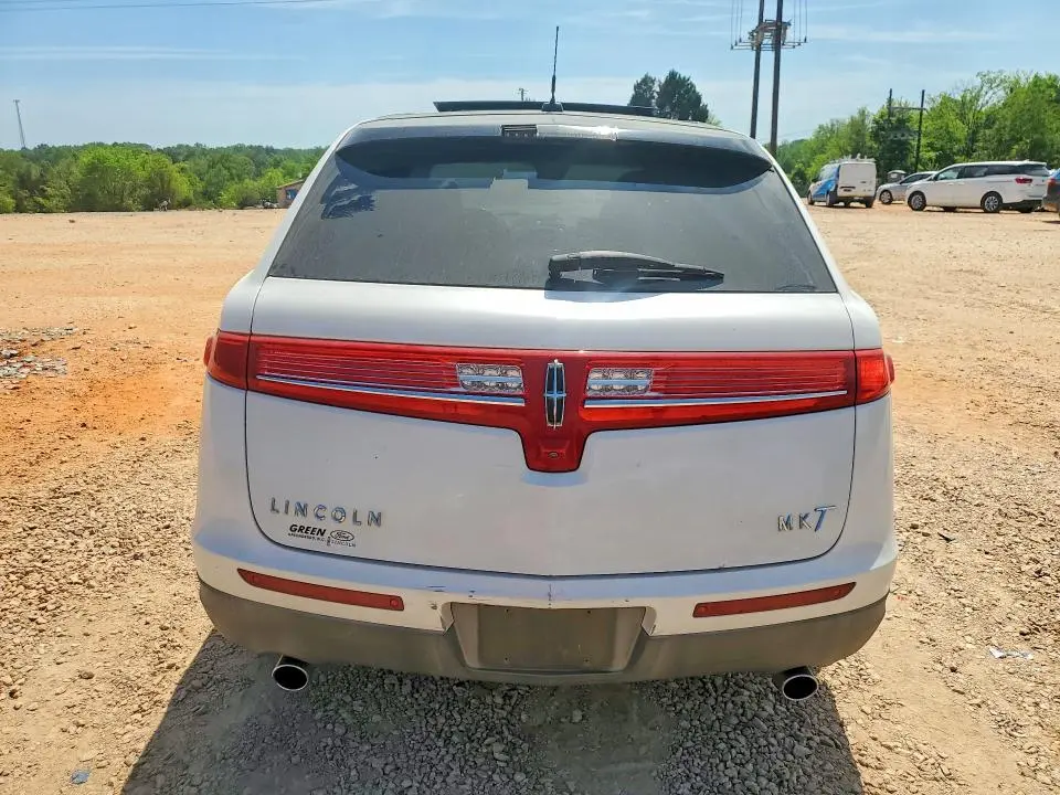2011 LINCOLN MKT   