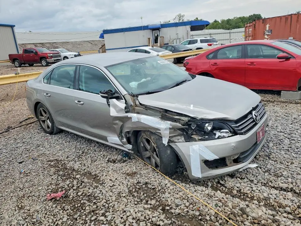 2013 VOLKSWAGEN PASSAT SE  