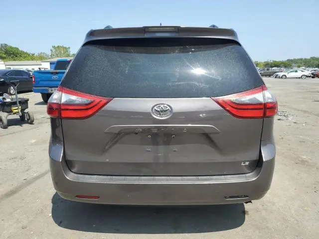 2020 TOYOTA SIENNA LE  
