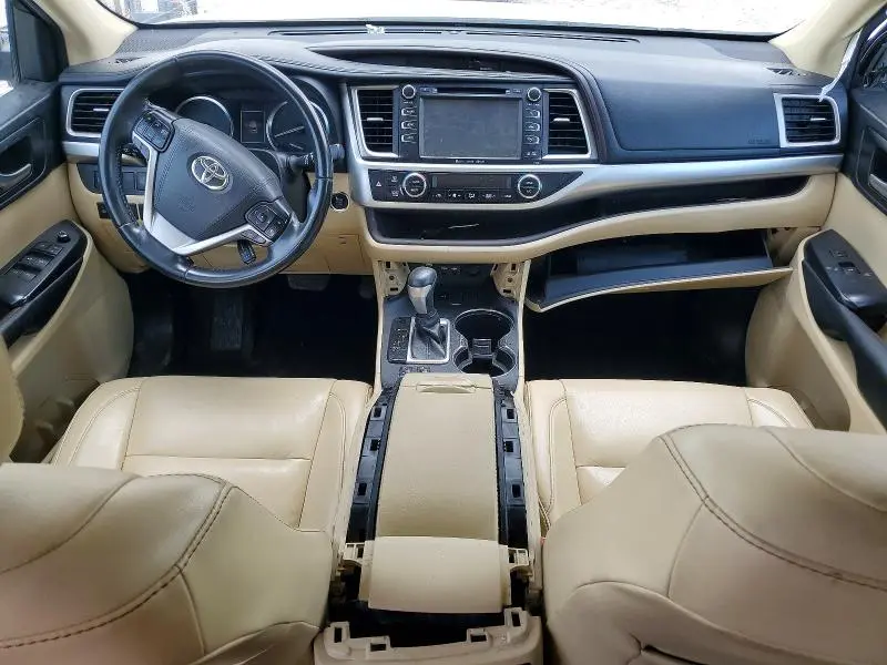 2019 TOYOTA HIGHLANDER XLE  