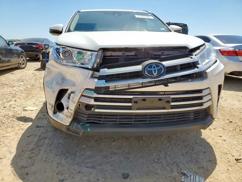 2018 TOYOTA HIGHLANDER SE  