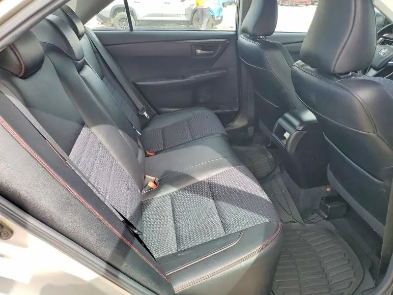 2015 TOYOTA CAMRY SE  