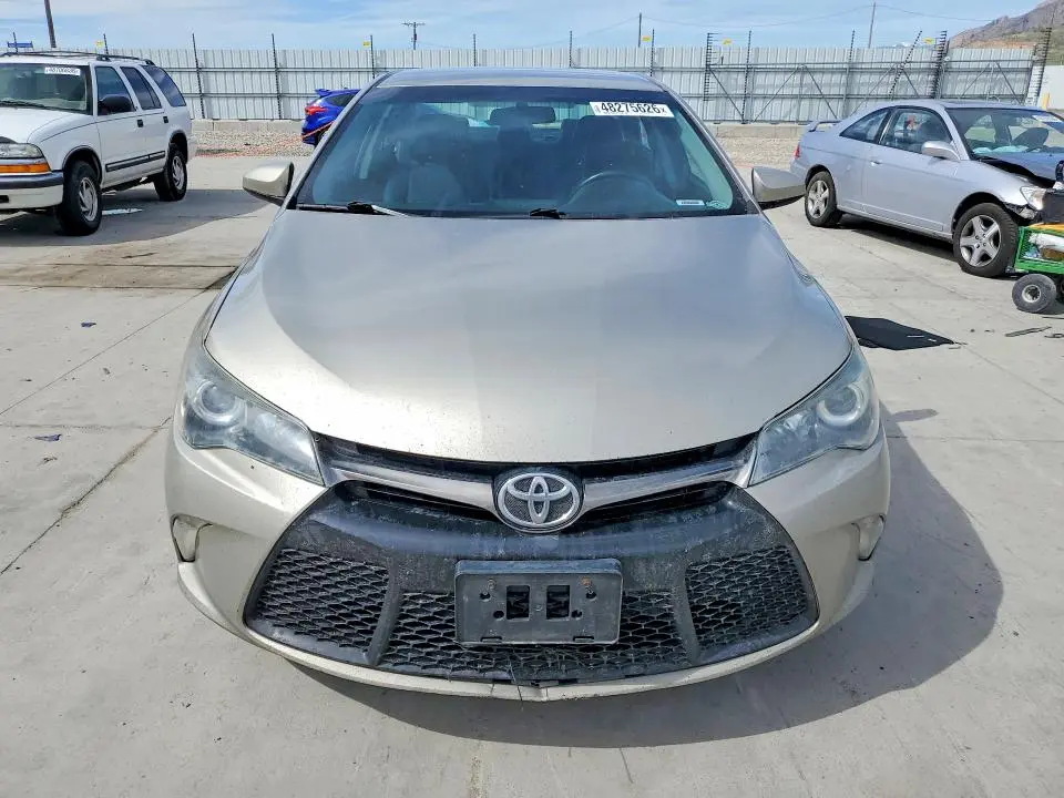 2015 TOYOTA CAMRY SE  