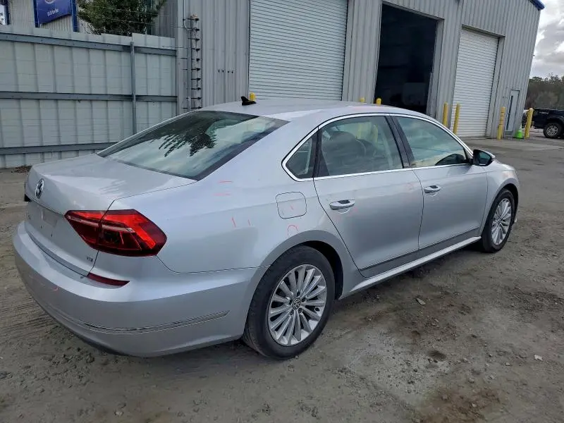 2017 VOLKSWAGEN PASSAT SE  