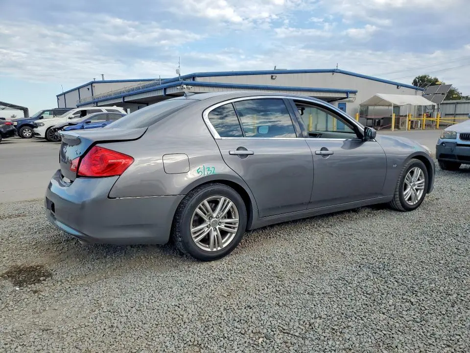 2015 INFINITI Q40 BASE  