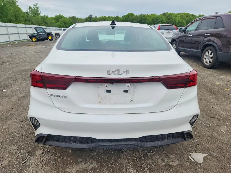 2023 KIA FORTE LXS  