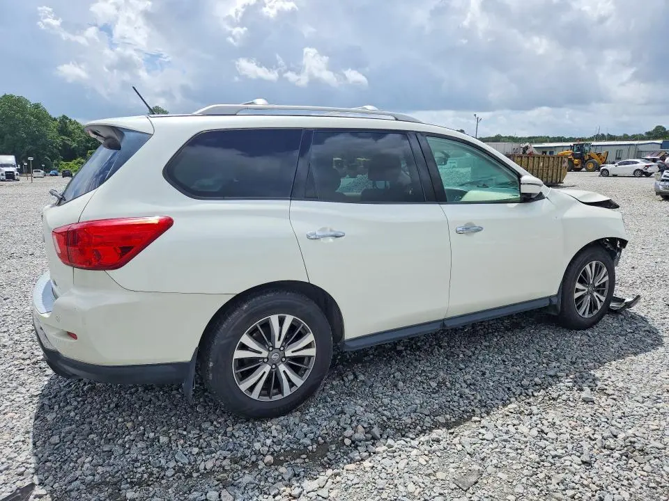 2017 NISSAN PATHFINDER SL  