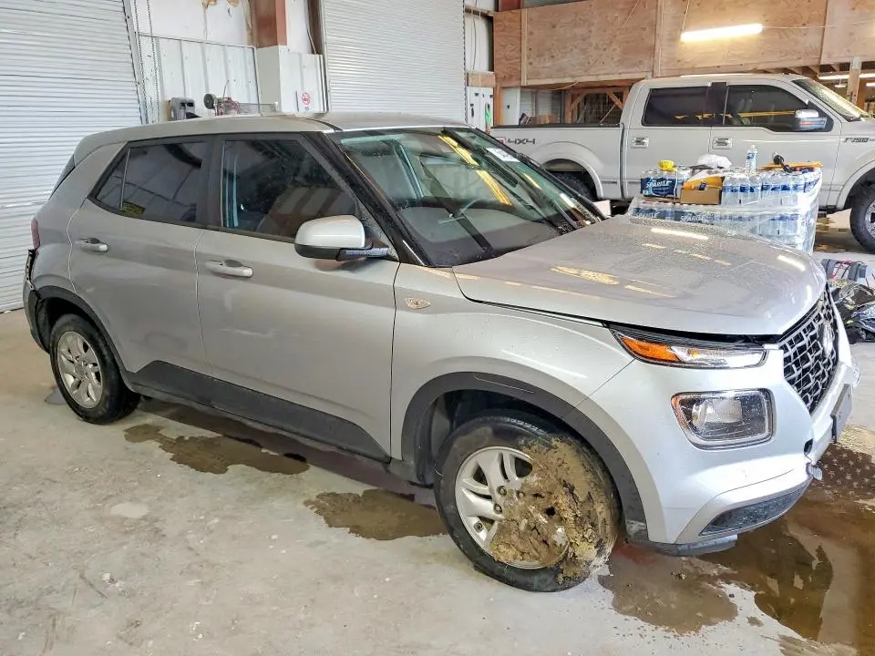 2022 HYUNDAI VENUE SE  