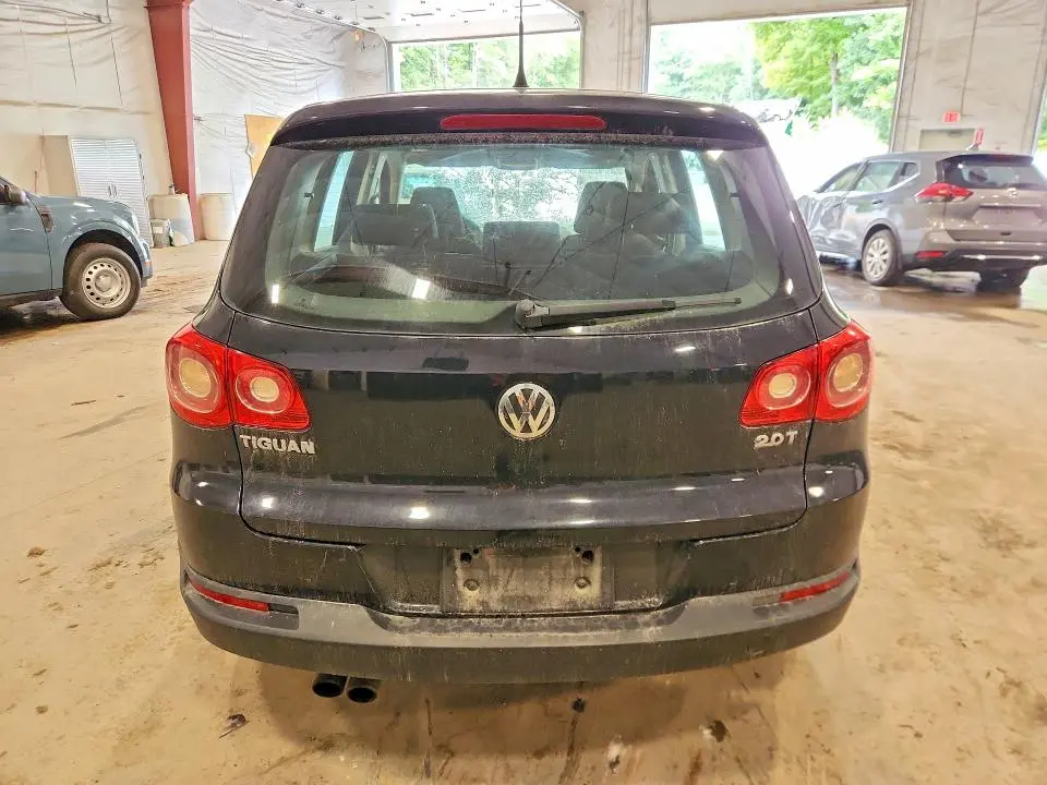 2010 VOLKSWAGEN TIGUAN S  