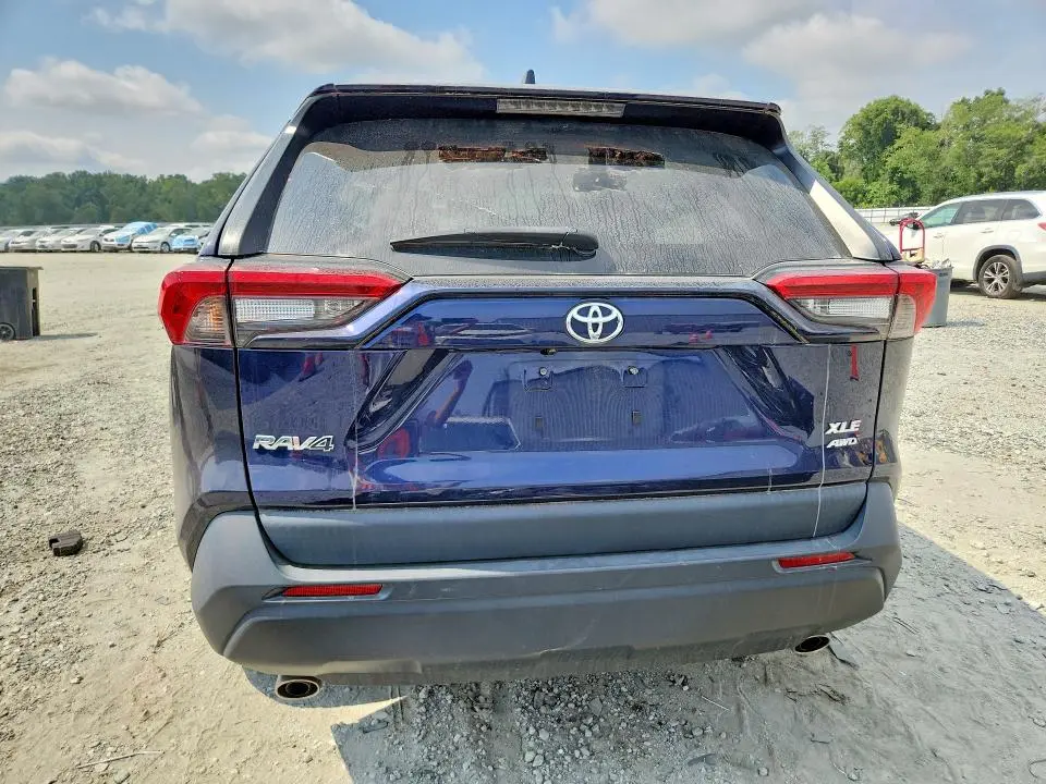 2023 TOYOTA RAV4 XLE  