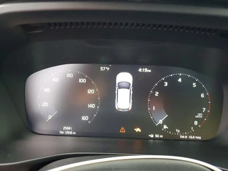 2020 VOLVO XC40 T5 MOMENTUM  