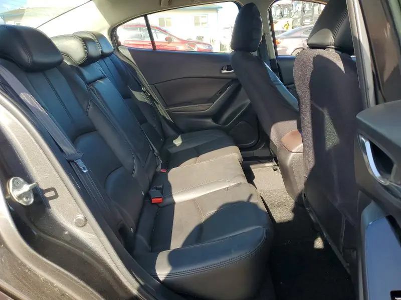 2018 MAZDA 3 TOURING  