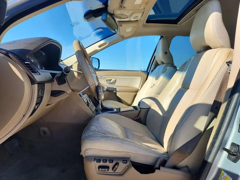 2011 VOLVO XC90 3.2  