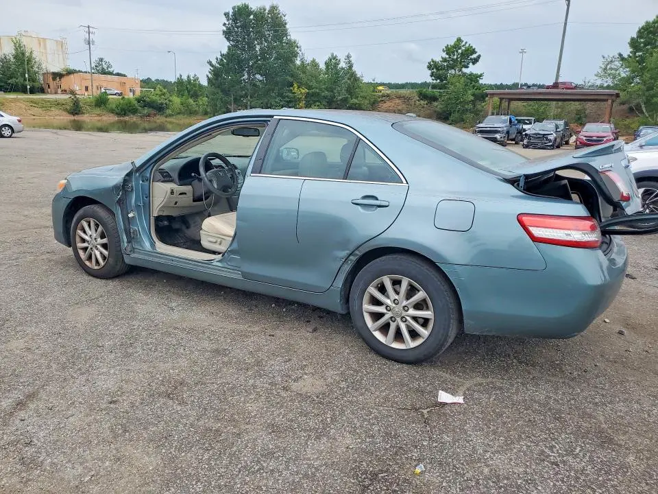 2011 TOYOTA CAMRY XLE  