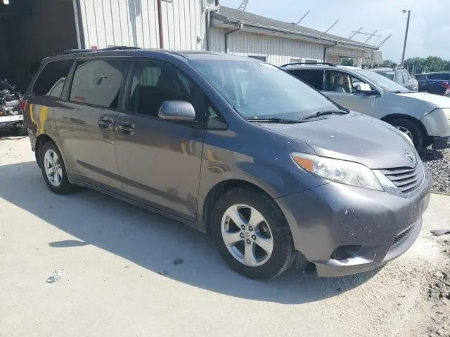 2017 TOYOTA SIENNA LE  