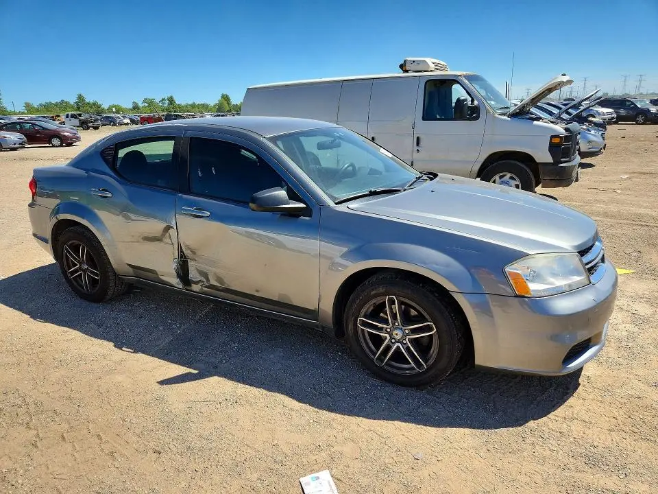 2013 DODGE AVENGER SE  