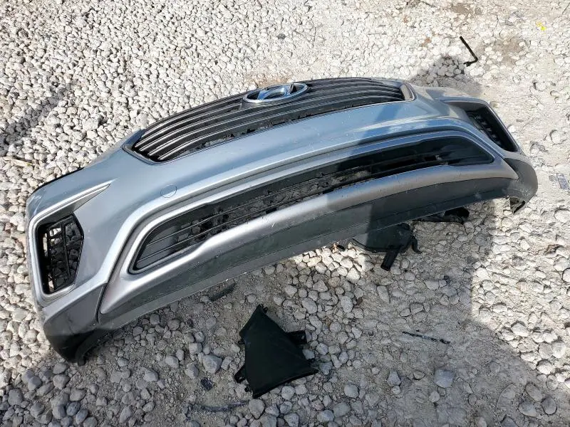 2018 HYUNDAI SANTA FE SE  