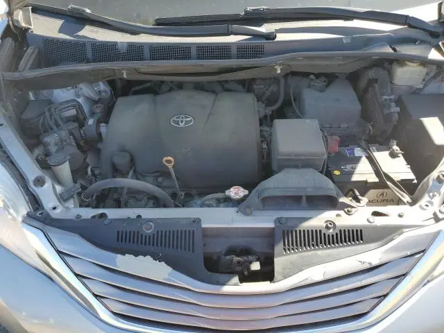 2017 TOYOTA SIENNA XLE  