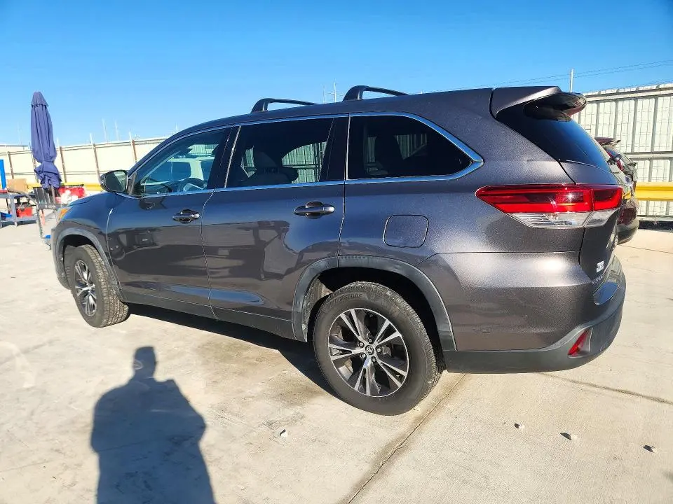 2019 TOYOTA HIGHLANDER LE  