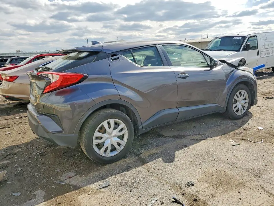 2019 TOYOTA C-HR LE  