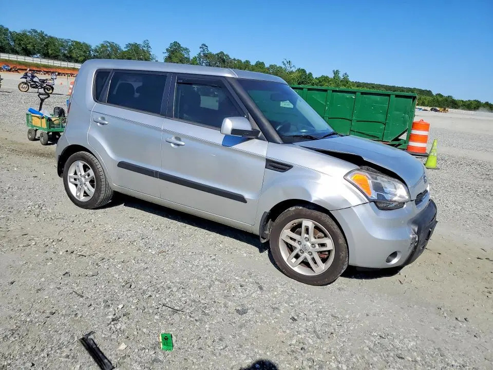 2011 KIA SOUL +  