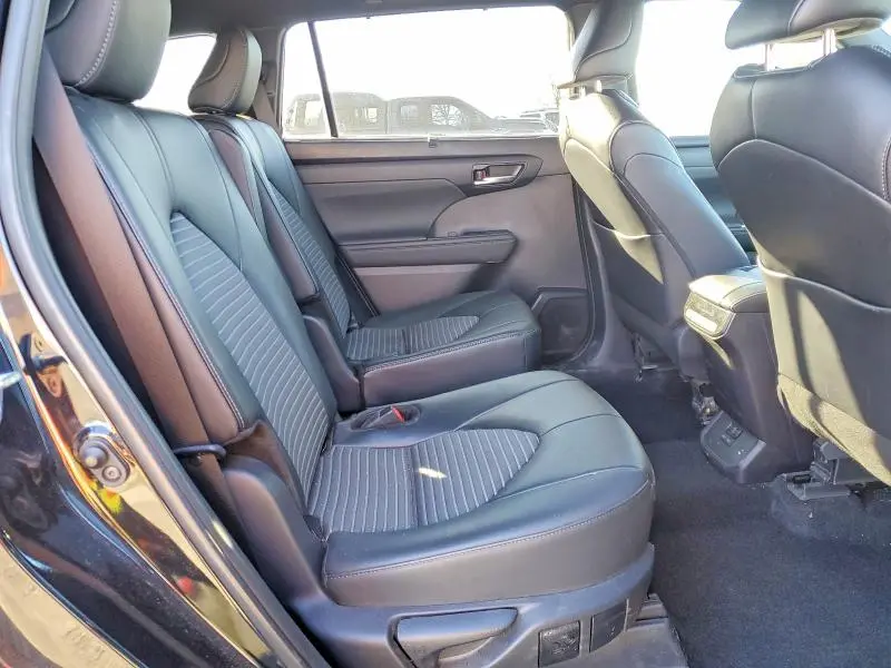 2024 TOYOTA HIGHLANDER XSE  