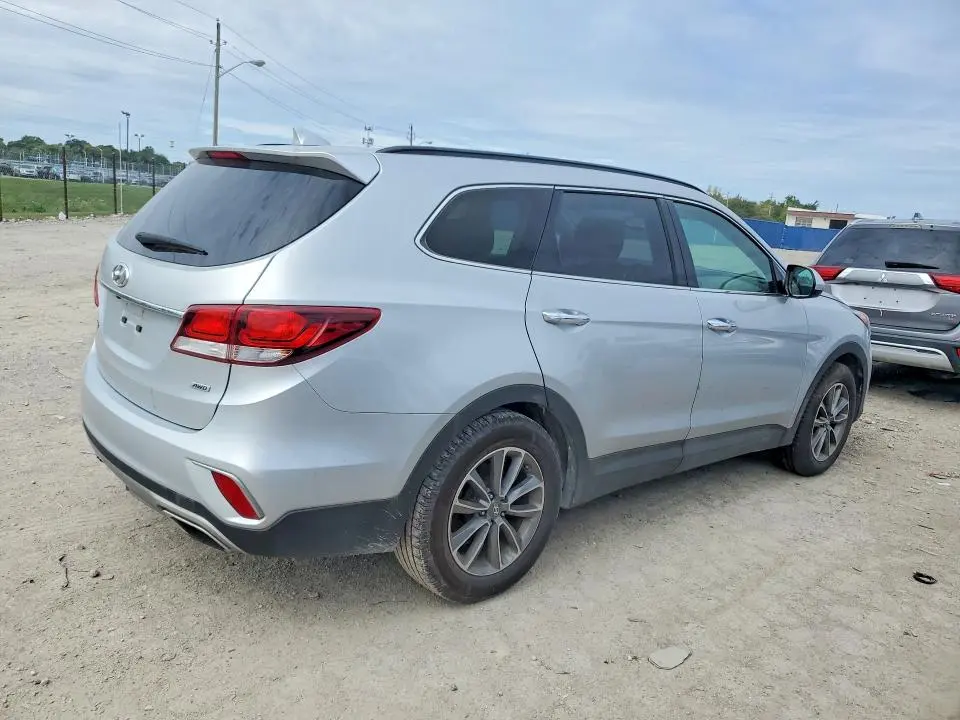 2017 HYUNDAI SANTA FE SE  