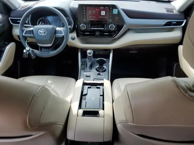 2022 TOYOTA HIGHLANDER XLE  