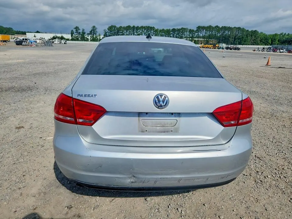 2013 VOLKSWAGEN PASSAT S  