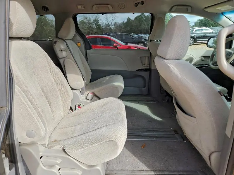 2011 TOYOTA SIENNA LE  