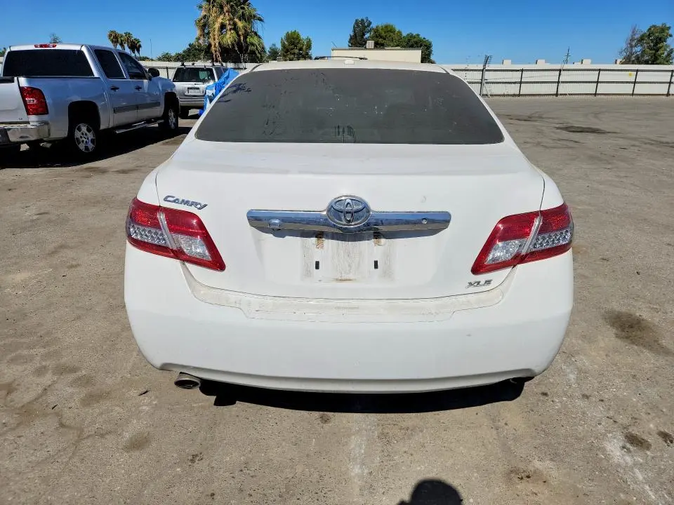 2011 TOYOTA CAMRY LE V6  