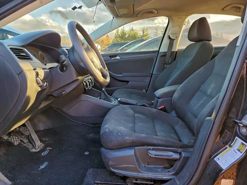 2011 VOLKSWAGEN JETTA SE  