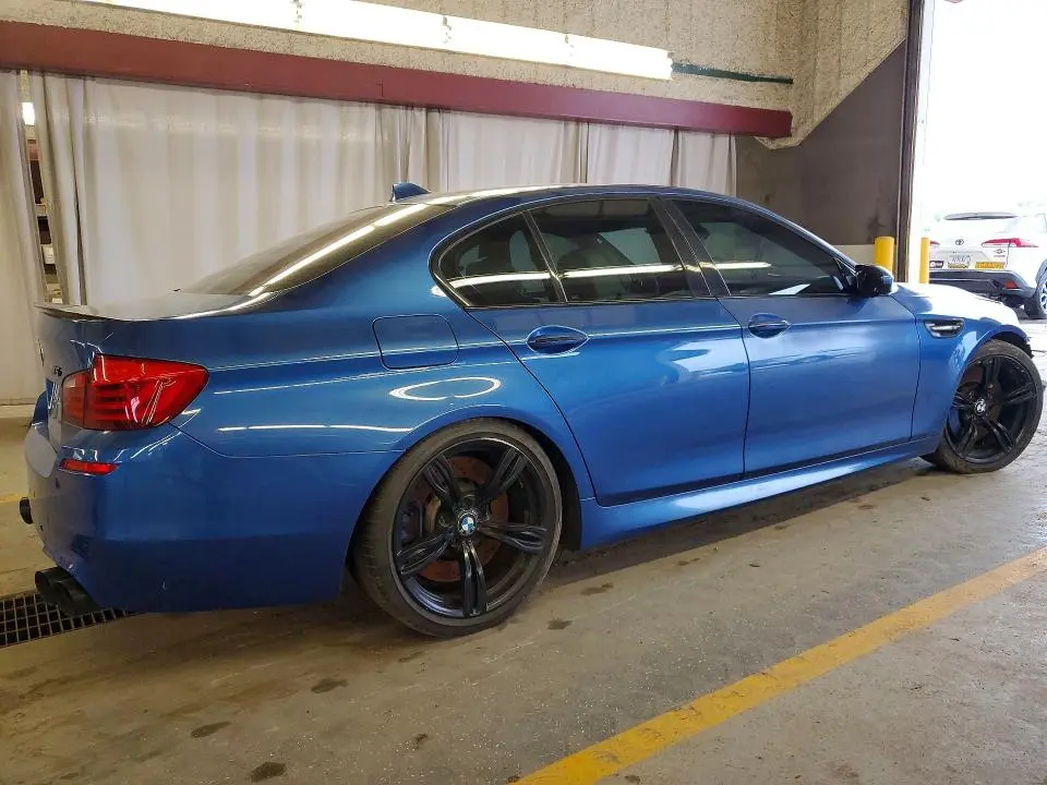 2013 BMW M5   