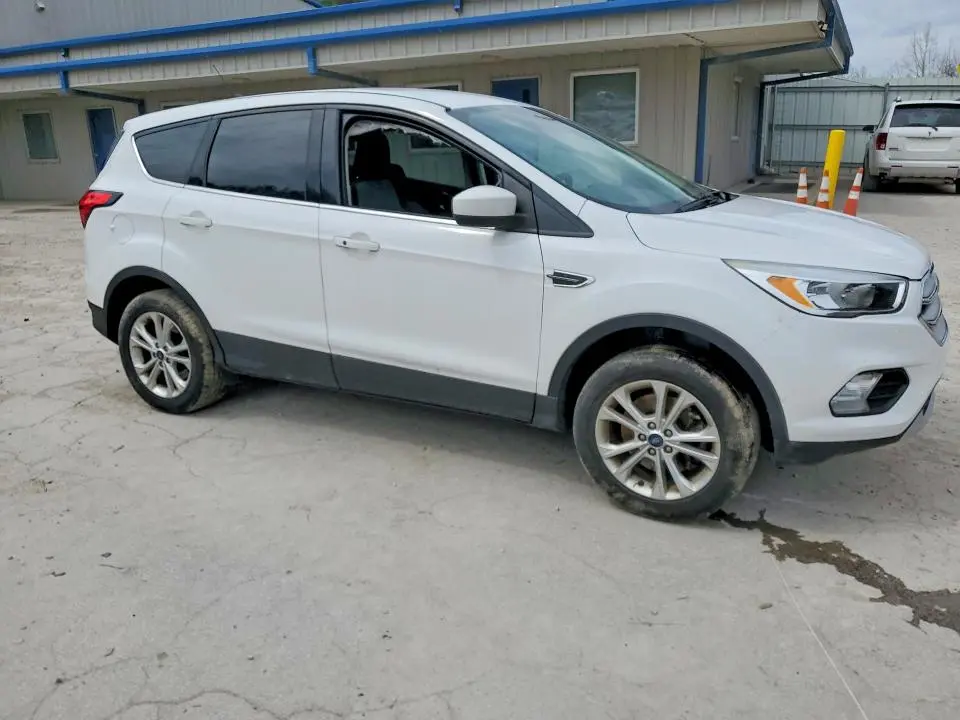 2019 FORD ESCAPE SE  