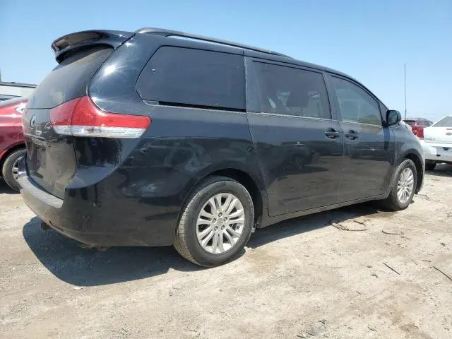 2013 TOYOTA SIENNA XLE