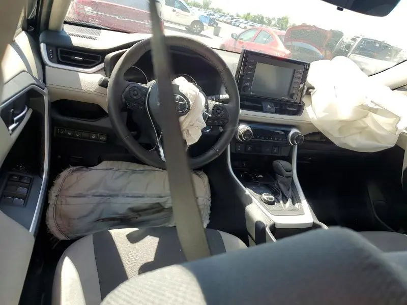 2022 TOYOTA RAV4 XLE  
