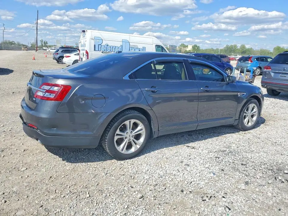2018 FORD TAURUS SE  