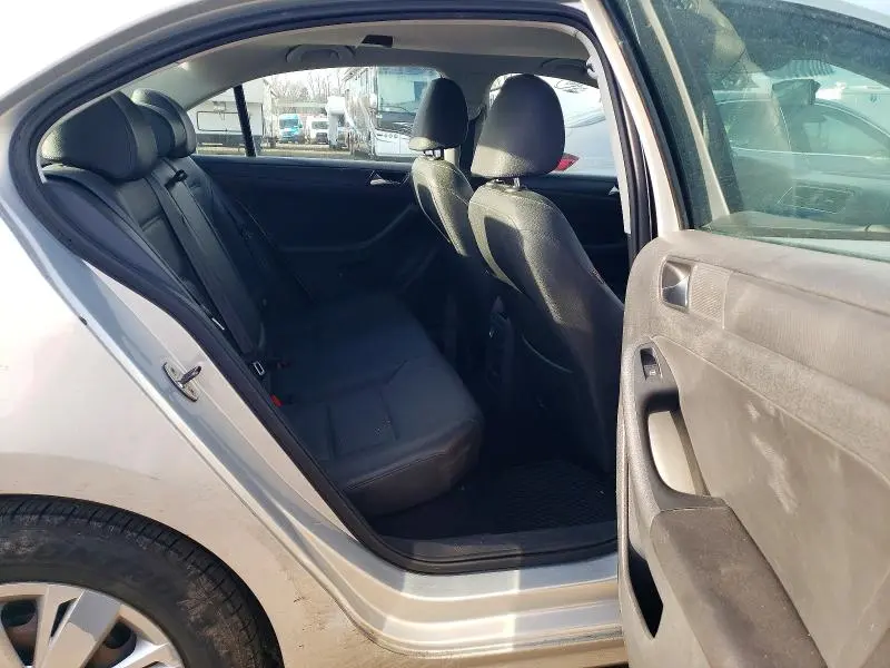 2011 VOLKSWAGEN JETTA SE  