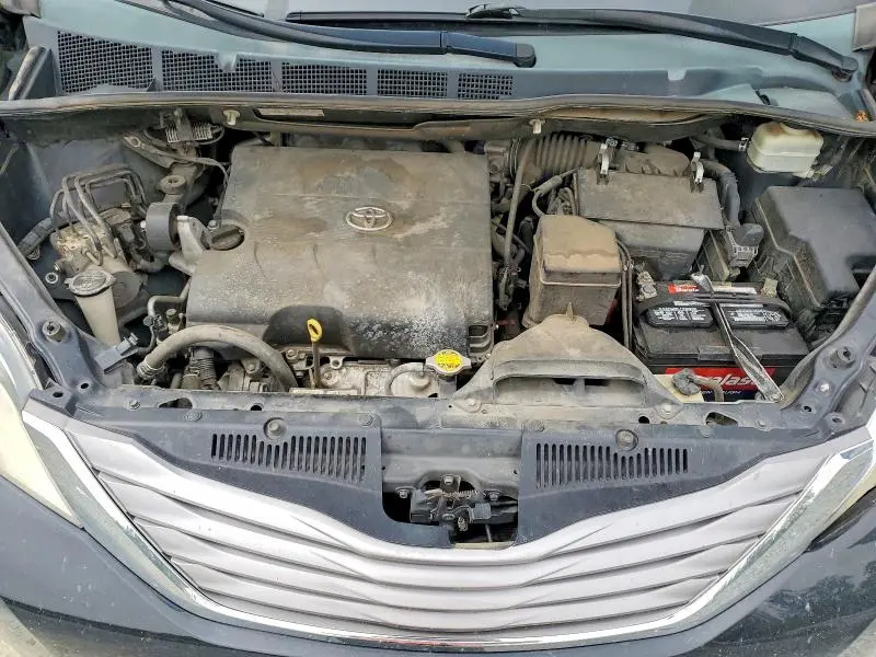 2015 TOYOTA SIENNA XLE 8-PASSENGER  