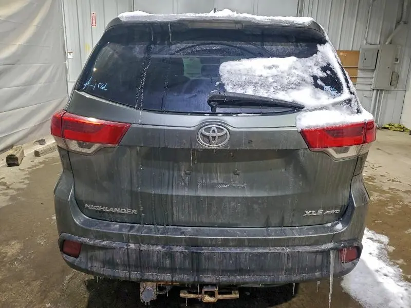 2019 TOYOTA HIGHLANDER SE  