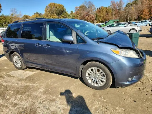 2014 TOYOTA SIENNA XLE  