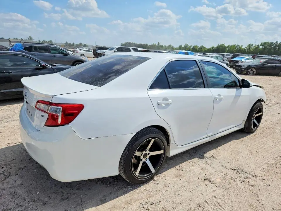 2014 TOYOTA CAMRY SE  