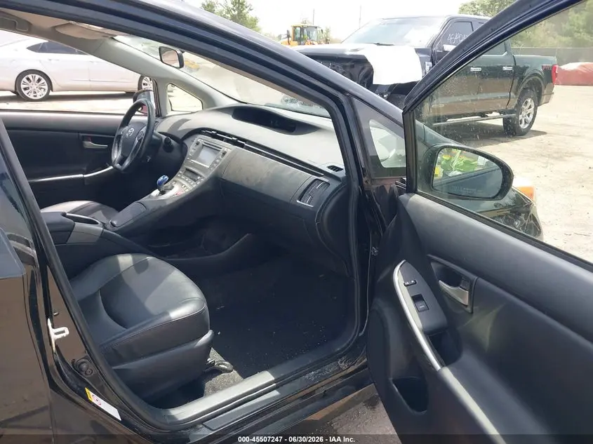 2013 TOYOTA PRIUS THREE SE