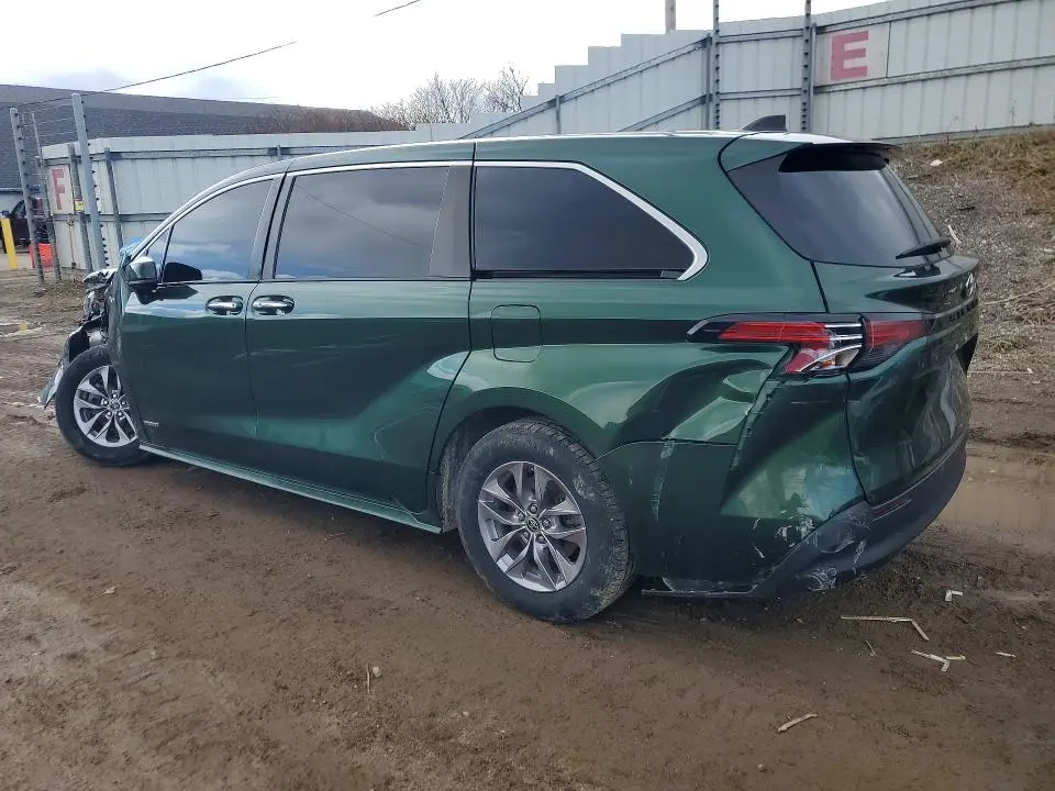 2021 TOYOTA SIENNA XLE 8-PASSENGER  