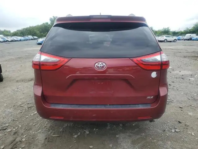 2020 TOYOTA SIENNA XLE  